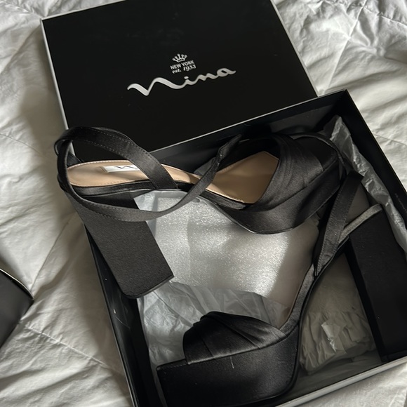 NWT Nina Dorcas Black Satin Platform sandal size 11 - Picture 3 of 3